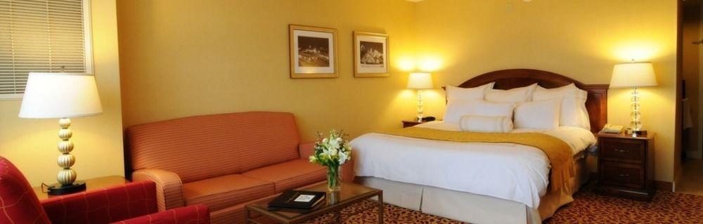 Bastrop Inn ภายนอก รูปภาพ