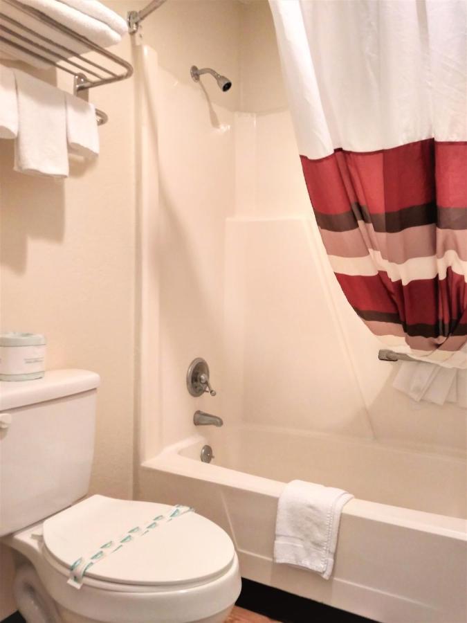Bastrop Inn ภายนอก รูปภาพ